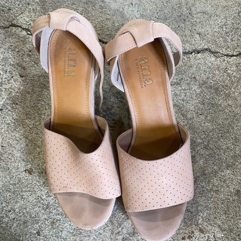Ana wedges